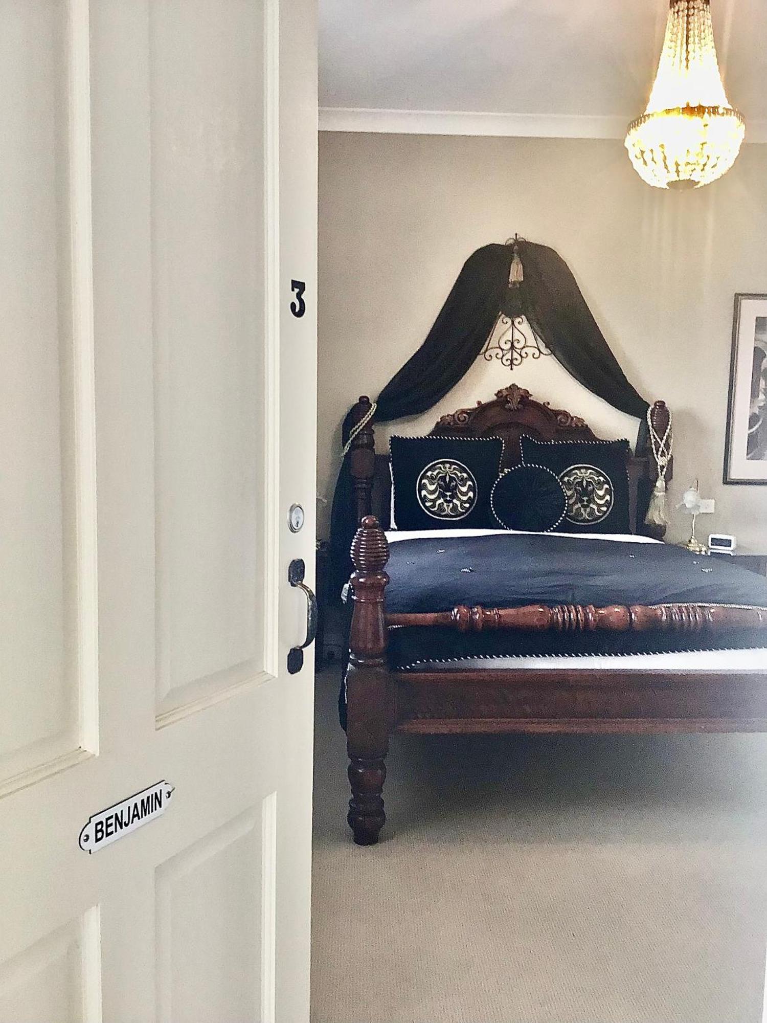 Kurrajong House Bed & Breakfast Лонсестън Стая снимка