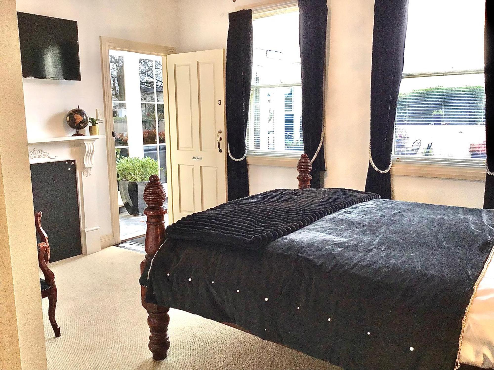 Kurrajong House Bed & Breakfast Лонсестън Стая снимка